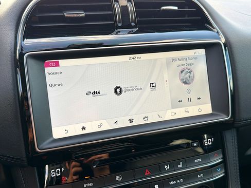 Used 2020 Jaguar F-PACE Prestige image 30