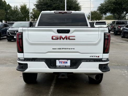 Used 2025 GMC Sierra 2500 AT4 AWD/4WD image 6