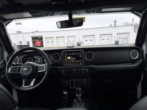 Used 2023 Jeep Wrangler Unlimited Sahara w/ Cold Weather Group AWD/4WD image 19