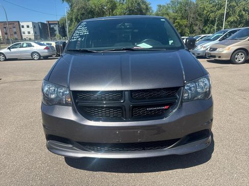 Used 2017 Dodge Grand Caravan SE FWD image 2