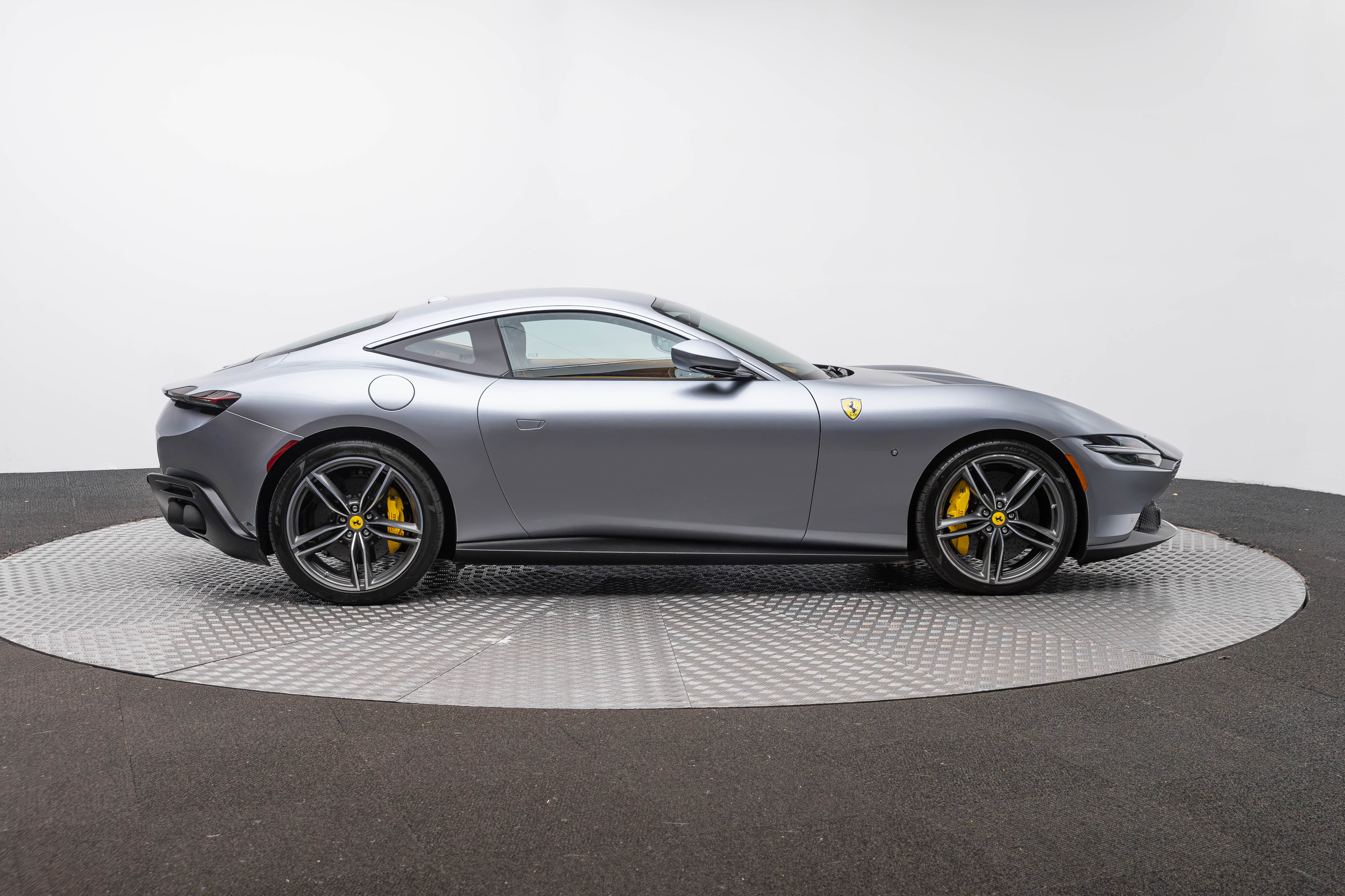 Used 2022 Ferrari Roma RWD image 9