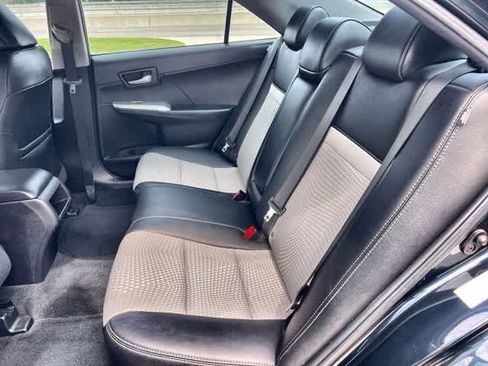 Used 2014 Toyota Camry SE FWD image 14