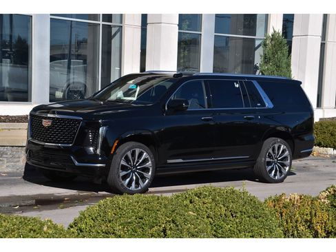 New 2026 Cadillac Escalade ESV Luxury w/ Touring Package image 8