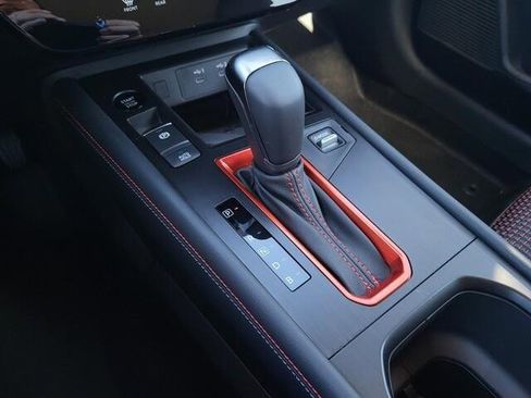 New 2025 Nissan Kicks SR image 11