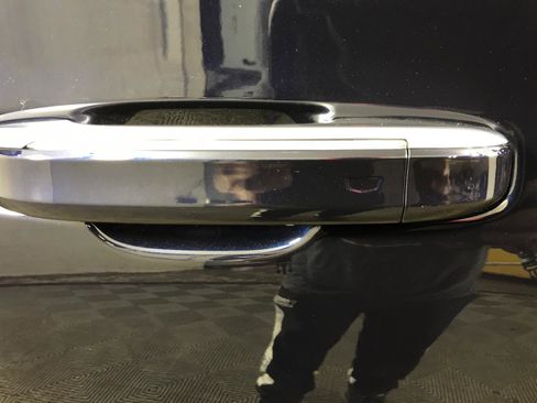 Used 2021 Cadillac Escalade Premium Luxury image 7