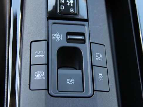 Used 2024 Toyota Prius Prime FWD image 30