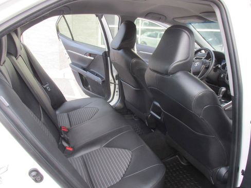 Used 2018 Toyota Camry SE image 65