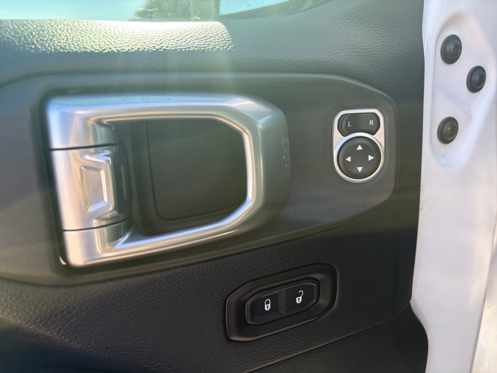 Used 2019 Jeep Wrangler Unlimited Sahara w/ Quick Order Package 24M Moab AWD/4WD image 16