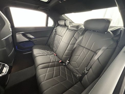 Used 2024 BMW i7 eDrive50 image 31