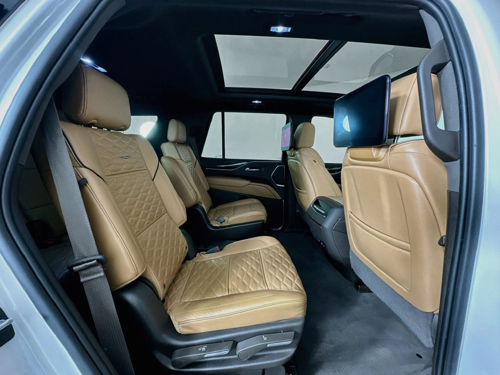 Used 2023 Cadillac Escalade Premium Luxury RWD image 29