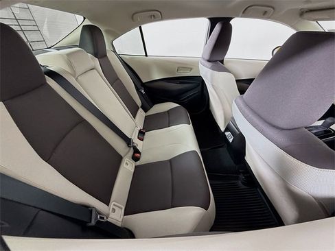 Certified 2025 Toyota Corolla LE image 28