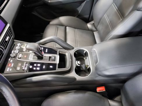 Used 2023 Porsche Cayenne w/ Premium Package AWD/4WD image 16