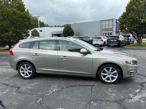 Used 2016 Volvo V60 T5 Premier FWD image 6