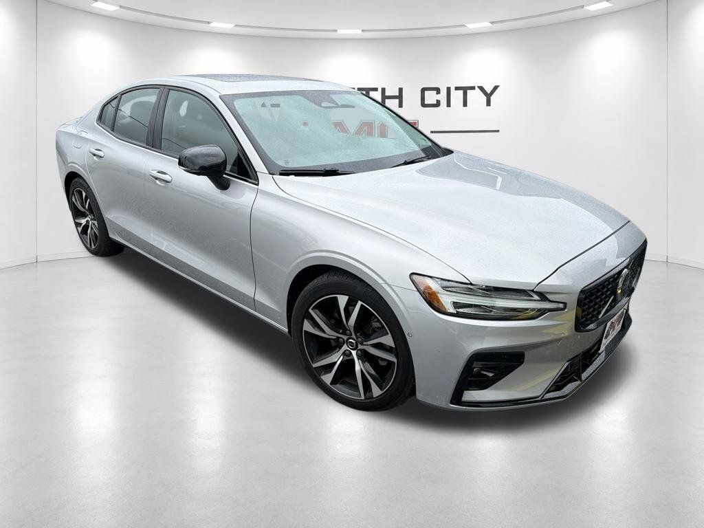 Used 2024 Volvo S60 B5 Plus AWD/4WD image 3