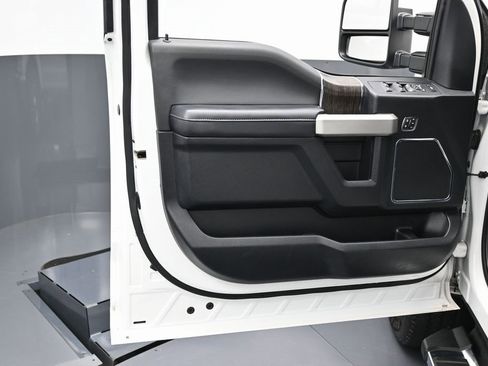 Used 2021 Ford F250 Lariat w/ Lariat Value Package image 39