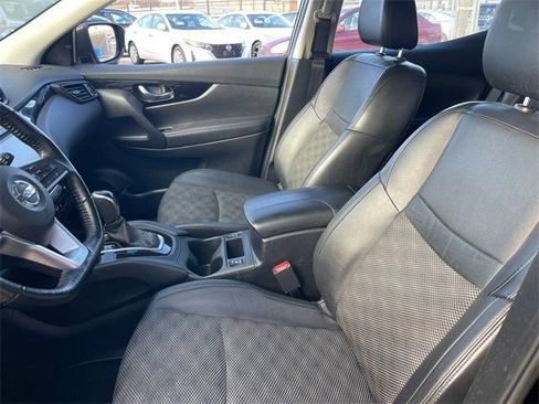 Used 2022 Nissan Rogue Sport SV w/ Technology Package image 9