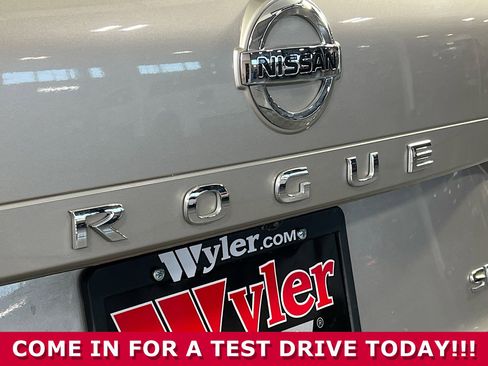 Used 2021 Nissan Rogue SL image 34