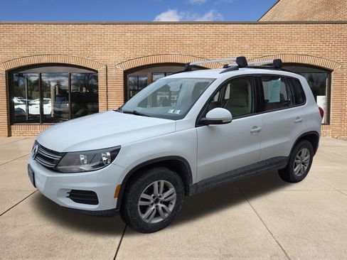Used 2017 Volkswagen Tiguan S image 6