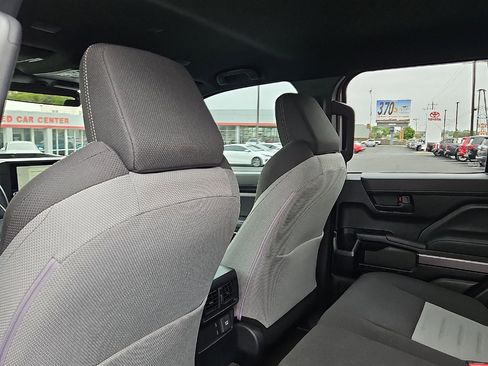 Certified 2025 Toyota 4Runner 4WD image 9
