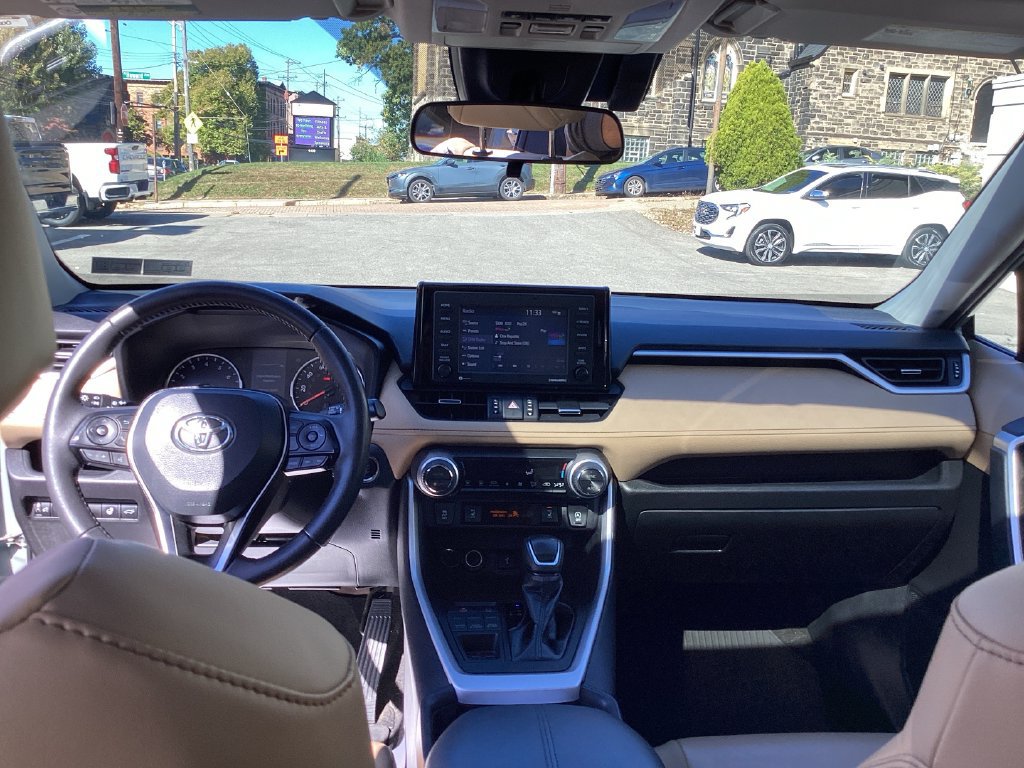 Used 2020 Toyota RAV4 XLE Premium AWD/4WD image 33