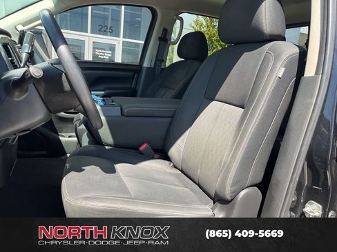 Used 2018 Nissan Titan SV AWD/4WD image 4