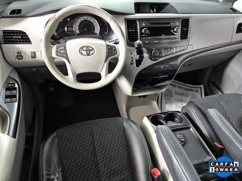 Used 2011 Toyota Sienna SE image 10