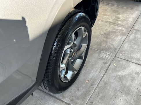 Used 2025 Chevrolet Trax LT image 30