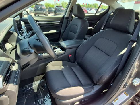 Used 2023 Nissan Altima 2.5 SV w/ SV Premium Package FWD image 10
