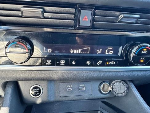 Used 2021 Nissan Rogue SV AWD/4WD image 18