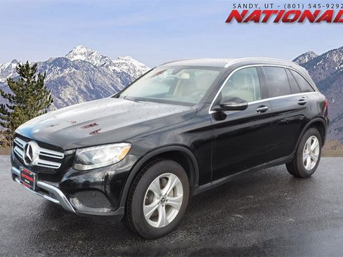 Used 2017 Mercedes-Benz GLC 300 4MATIC image 1