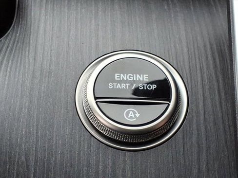 Used 2025 Mercedes-Benz C 300 4MATIC Sedan image 25