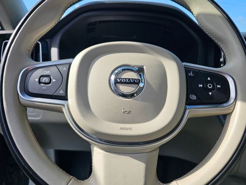 Used 2020 Volvo XC60 T6 Momentum image 29
