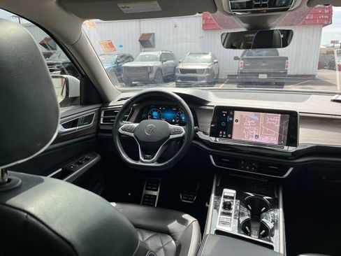 Used 2024 Volkswagen Atlas SEL Premium R-Line image 42