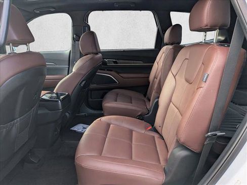 Used 2024 Kia Telluride EX w/ EX Captain's Chair Package image 20