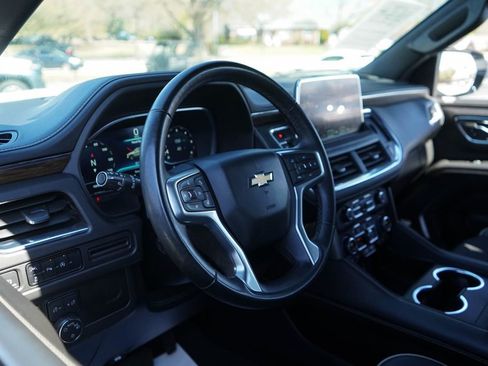 Used 2023 Chevrolet Suburban Premier image 6