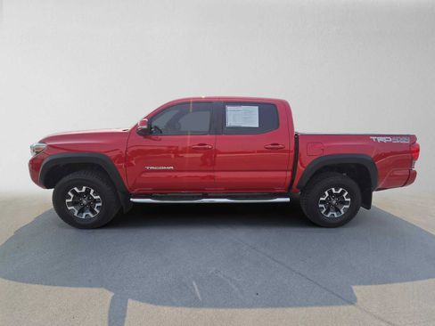 Certified 2017 Toyota Tacoma TRD Off-Road w/ Premium & Technology Package AWD/4WD image 6