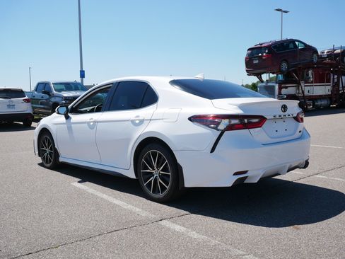 Used 2023 Toyota Camry SE FWD image 3