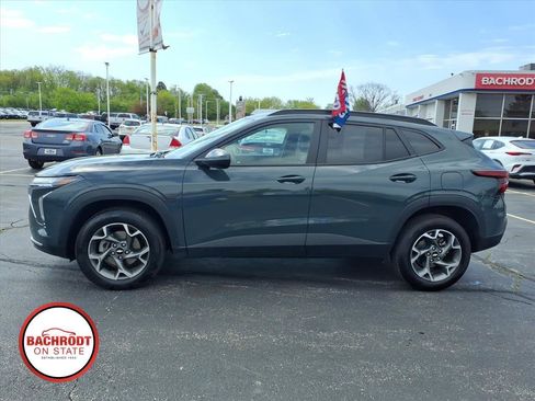 Used 2025 Chevrolet Trax LT FWD image 4