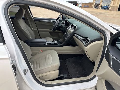 Used 2020 Ford Fusion SE image 14