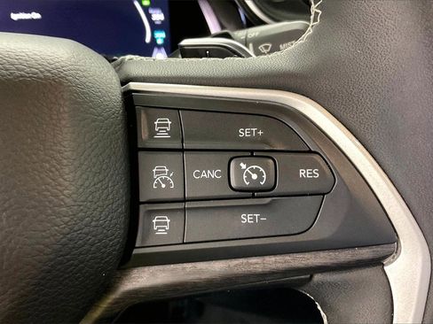 Used 2022 Jeep Grand Cherokee Limited 4xe w/ Luxury Tech Group II image 12