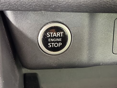 Used 2023 Nissan Rogue SV AWD/4WD image 22