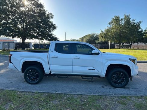 Used 2026 Toyota Tacoma SR5 AWD/4WD image 6