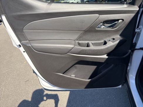 Used 2021 Chevrolet Traverse LT image 29
