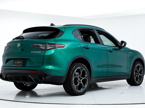 New 2025 Alfa Romeo Stelvio Sprint AWD/4WD image 5