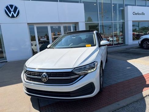 Certified 2024 Volkswagen Jetta SE w/ Panoramic Sunroof Package FWD image 4