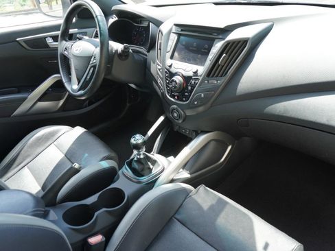 Used 2016 Hyundai Veloster Turbo FWD image 40