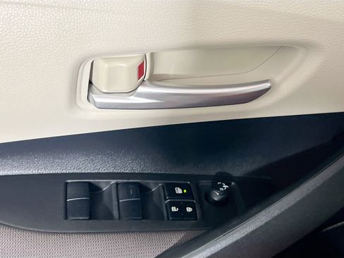 Used 2021 Toyota Corolla LE image 16