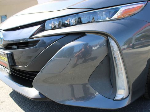 Used 2018 Toyota Prius Prime Premium w/ Carpet Mat Package FWD image 4