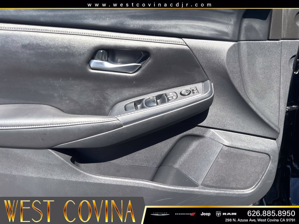 Used 2024 Nissan Sentra SV FWD image 17