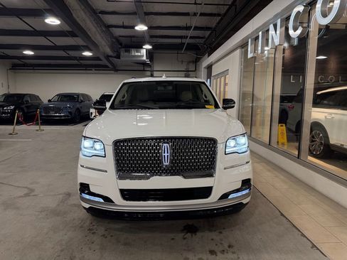 Used 2022 Lincoln Navigator L Reserve image 3